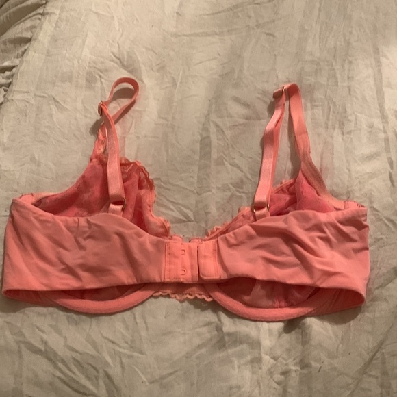 Unpadded push-up lace bra. - Picture 3 of 4